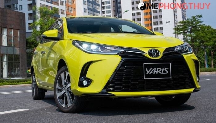 Toyota Yaris màu vàng