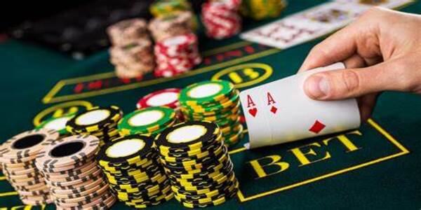 Texas Hold 'em: Luật chơi, Chiến thuật, và Cách thắng - Hướng dẫn đầy đủ 2023