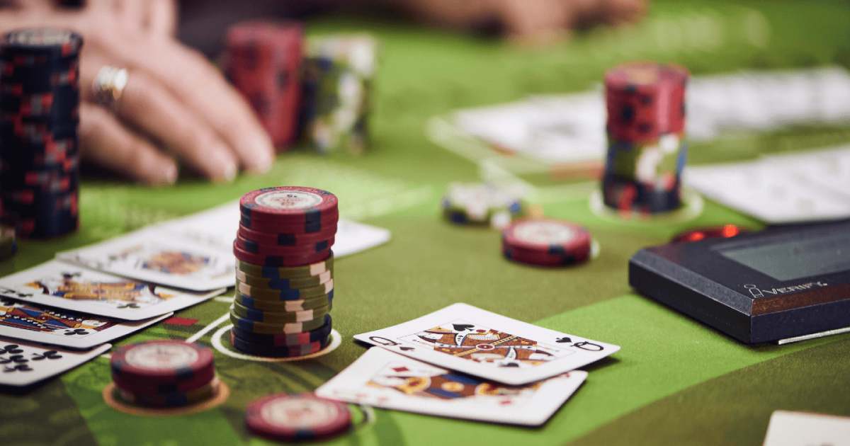 Mặt Poker là gì? Cách chơi Poker Face hiệu quả nhất